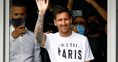 Messi llega a Francia para firmar con el PSG