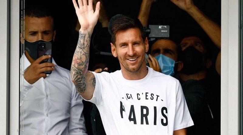 Messi llega a Francia para firmar con el PSG