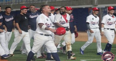 Senadores de Caracas derrotan en extrainning 8 por 7 a Marineros de Carabobo