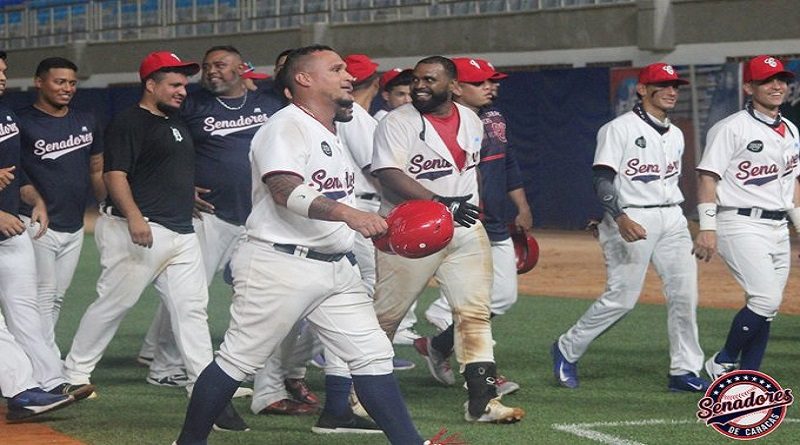 Senadores de Caracas derrotan en extrainning 8 por 7 a Marineros de Carabobo