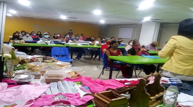 Gobierno Nacional capacita a mujeres emprendedoras para la adjudicación de créditos a proyectos socioproductivos