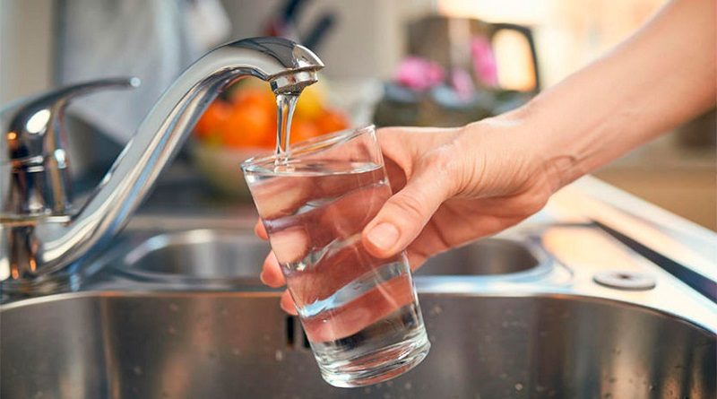 Compañía española crea máquina para producir agua potable a partir del aire de la atmósfera