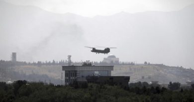 EE.UU. evacúa en helicóptero su embajada en Kabul tras abandonar ocupación militar de Afganistán