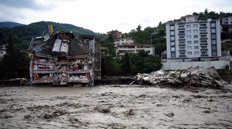 Ascienden a 27 el número de fallecidos por las inundaciones en el norte de Turquía