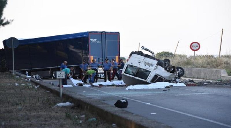 Al menos 10 muertos en un accidente de una furgoneta de inmigrantes en Texas, EE.UU.