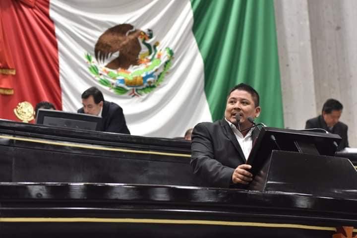 Polémica por sarcasmo contra monarquía: Diputado mexicano propone "invadir España y llevarles la república"