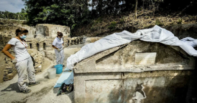 Arqueólogos encuentran restos humanos momificados en una tumba en Pompeya