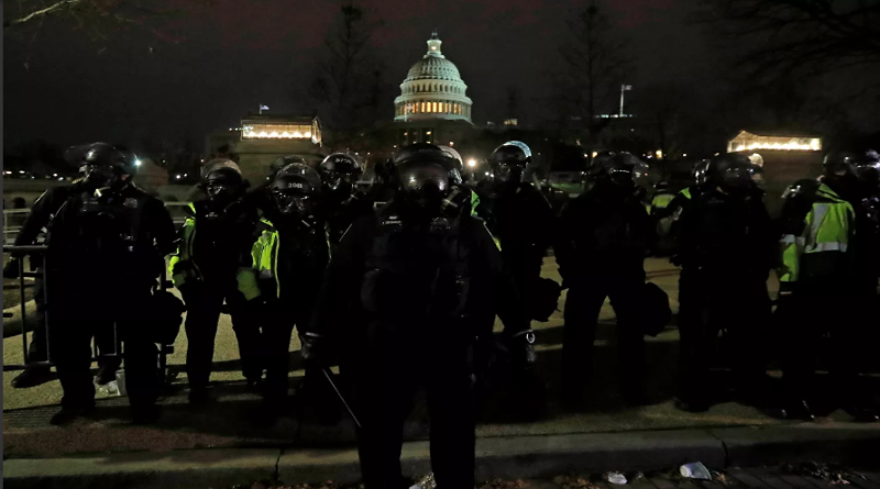 Se suicida el tercer policía que estuvo en el Capitolio de EEUU durante el asalto