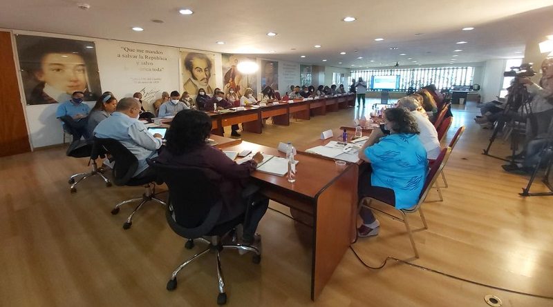 Autoridades del Ministerio de Educación evalúan Plan de Escuelas Abiertas