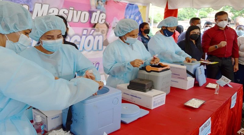Avanza proceso de inmunización del sector educativo contra la COVID-19
