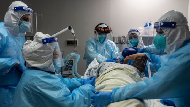 Colapsan los hospitales de EE.UU. por aumento de casos Covid-19