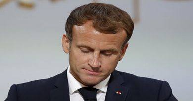 Presidente Macron pide perdón a los harkis, a 60 años de la guerra de Argelia
