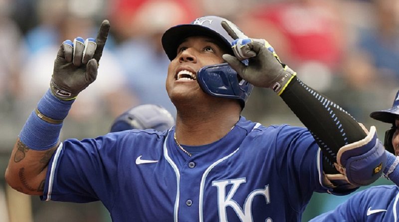 Salvador Pérez igualó el récord de cuadrangulares de los Reales de Kansas City al despachar su jonrón 48  