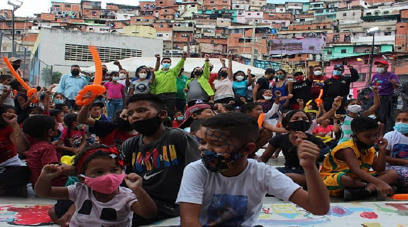 Realizan actividad cultural en la comunidad Villa Zoila de la Cota 905
