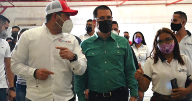 Ministro Arreaza visitó la planta de COVEPLAST en Yare