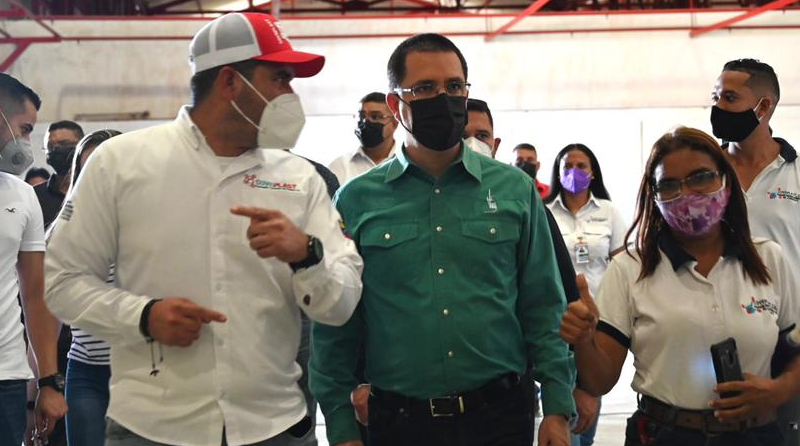 Ministro Arreaza visitó la planta de COVEPLAST en Yare