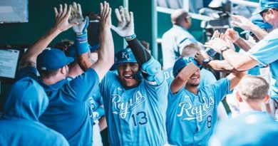 Salvador Pérez igualó la histórica marca de Johnny Bench de más jonrones en una temporada para un receptor
