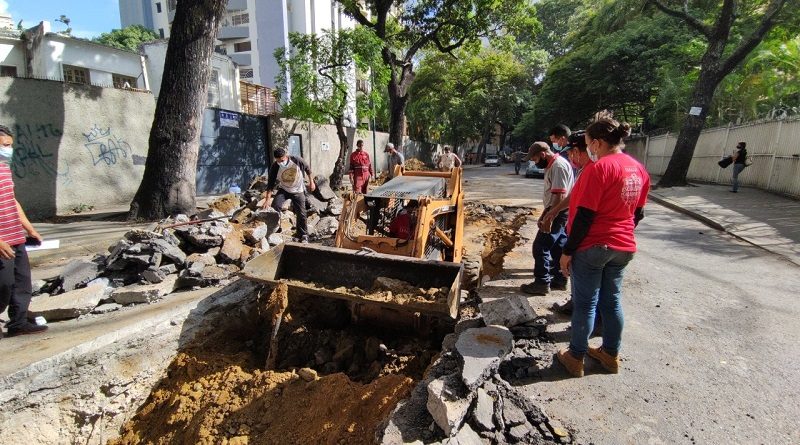GDC repara tubería principal de aguas servidas en la parroquia El Paraíso