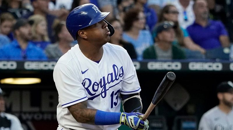 Salvador Pérez se convirtió en el receptor latino con más batazos de vuelta completa en una temporada al despachar su jonrón 44