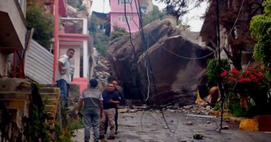 Rocas gigantes sepultan viviendas tras derrumbe del Cerro del Chiquihuite en el Estado de México