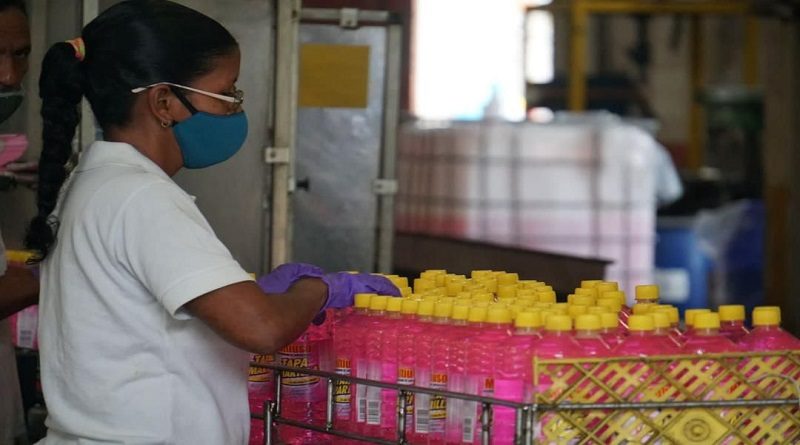 ARAGUA | Más de 240 trabajadores de la empresa Tapa Amarilla avanzan en los procesos productivos de artículos de limpieza