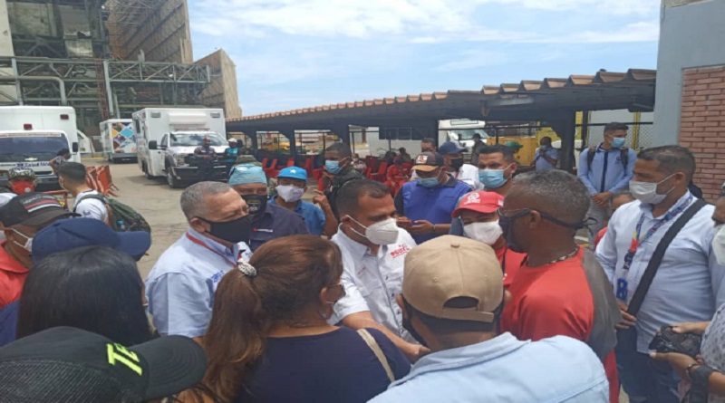 Jornada de atención integral beneficia a trabajadores de empresa termoeléctrtica Josefa Joaquina Sánchez en La Guaira