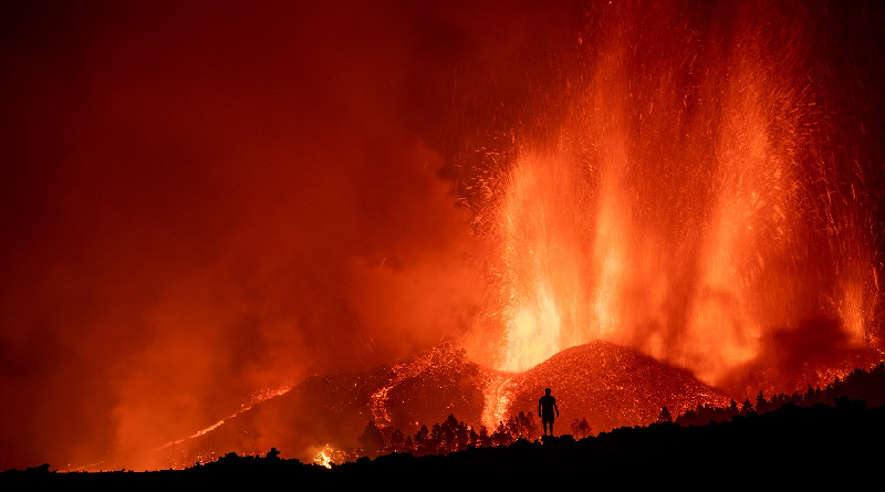 100 viviendas devoradas y 5.000 evacuados tras la erupción del volcán en la isla La Palma de España