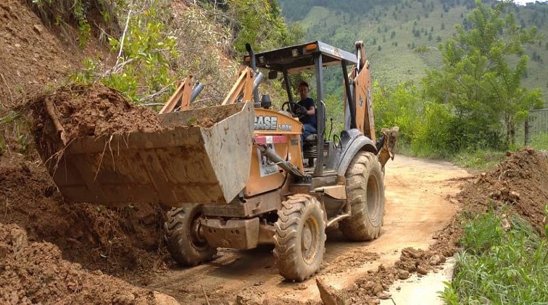 Gobierno Bolivariano continúa despliegue para el despeje de vías afectadas por fuertes lluvias en municipio Antonio Pinto Salinas de Mérida