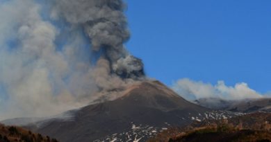 Nueva erupción del Etna con emisión de cenizas y lava