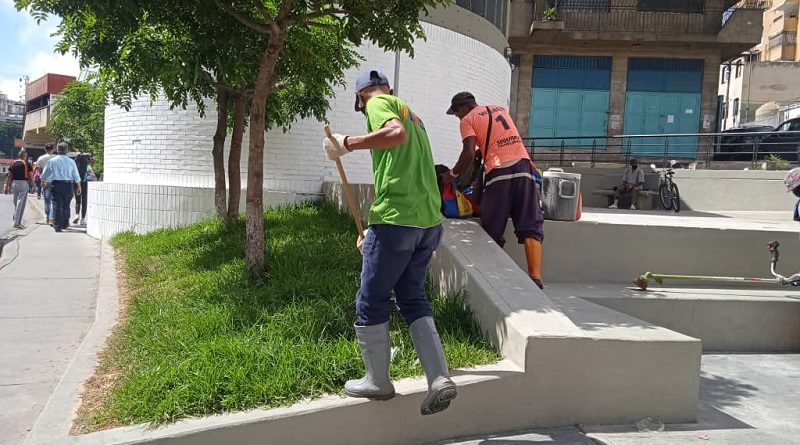 Serviguaicaipuro se despliega en jornada de limpieza y mantenimiento en comunidades de Los Teques