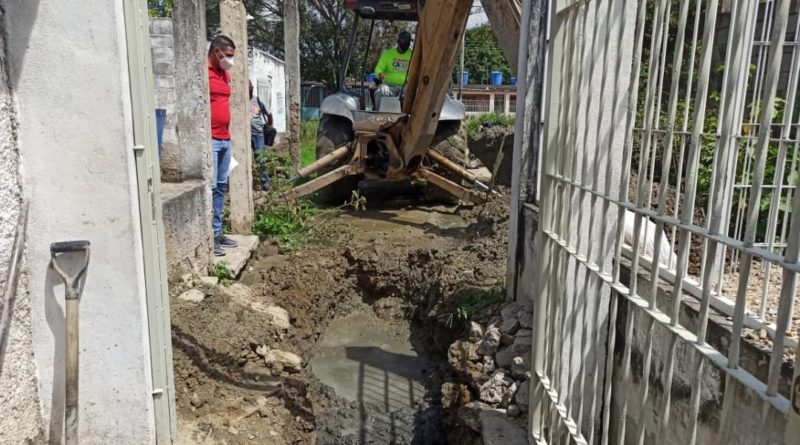 Avanzan trabajos de rehabilitación de colectores de agua en el sector Rafael Urdaneta en Aragua
