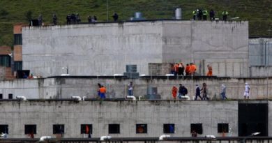 Ascienden a 116 la cifra de muertos tras enfrentamientos entre bandas rivales en cárcel en Ecuador
