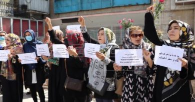 Mujeres afganas protestan por segundo día para reclamar sus derechos a los talibanes
