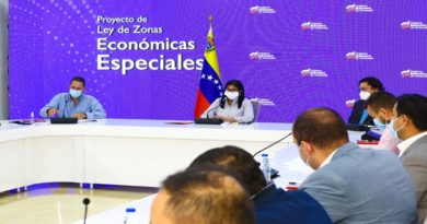 Vicepresidenta Delcy Rodríguez debate Proyecto de Ley de Zonas Especiales con diputados de Comisión de Economía de la AN