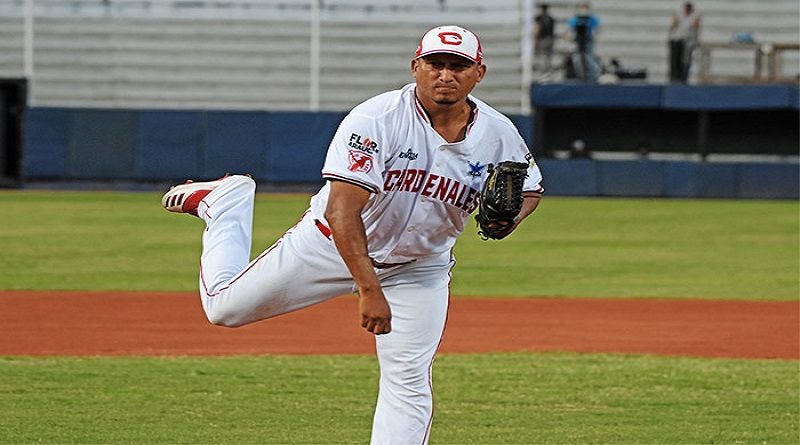 Cardenales mantiene su invicto al blanquear a las Águilas