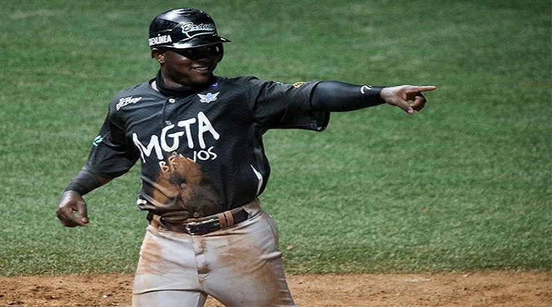 Bravos desató feroz ofensiva para derrotar 12-5 a los Tiburones