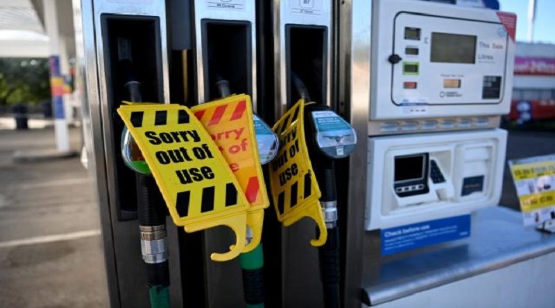 Militares empezarán el lunes a distribuir gasolina en Reino Unido