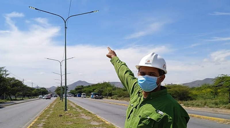 Inicia instalación de luminarias en avenida Las Industrias de Barquisimeto