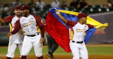 Jefe de Estado asegura que nuevas generaciones del béisbol motivan a apoyar y promover el deporte nacional