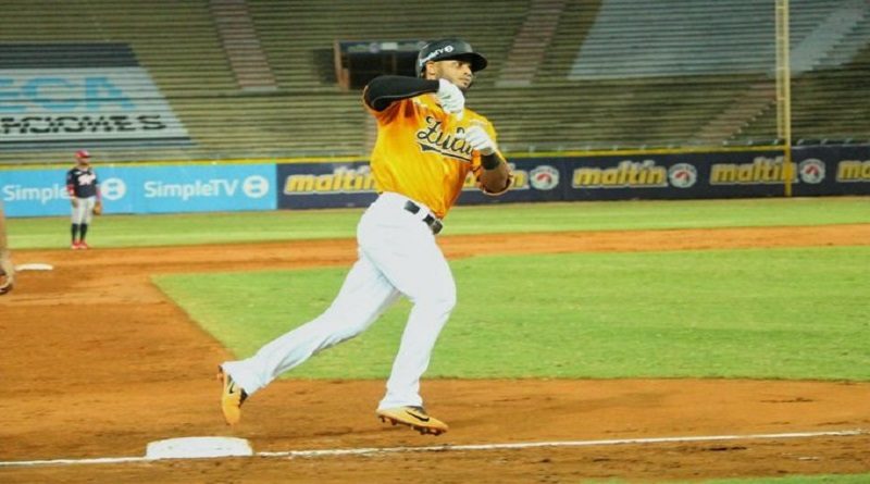 Las Águilas conquistan su primer triunfo gracias a un Grand Slam de Ángel Reyes