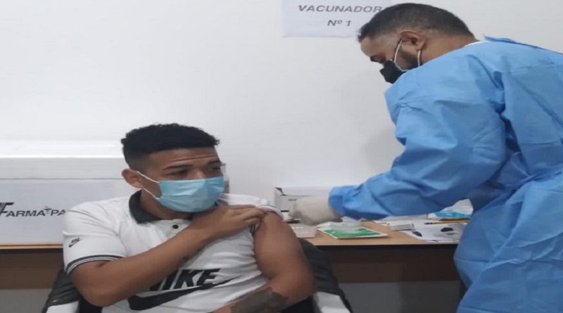 Punto de vacunación contra la COVID-19 en Farmapatria de la avenida Urdaneta beneficia a 13 mil familias