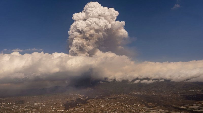 Lava de La Palma llega al Atlántico y se prevé un deterioro del aire