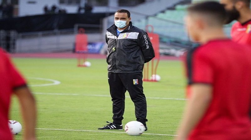 Leonardo González está dispuesto a seguir con la Vinotinto solo como director técnico oficial