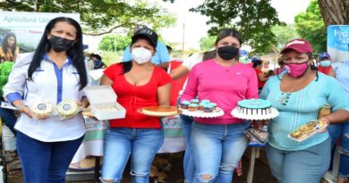 Mujeres presentan emprendimientos como parte de la innovación económica en Guárico