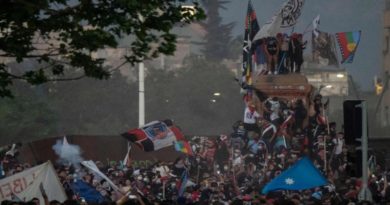 Protestas en Chile dejan dos muertos tras masiva marcha por los 2 años del estallido social