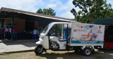 Habilitan puntos móviles de vacunación contra la COVID-19 en red de farmacias en Trujillo