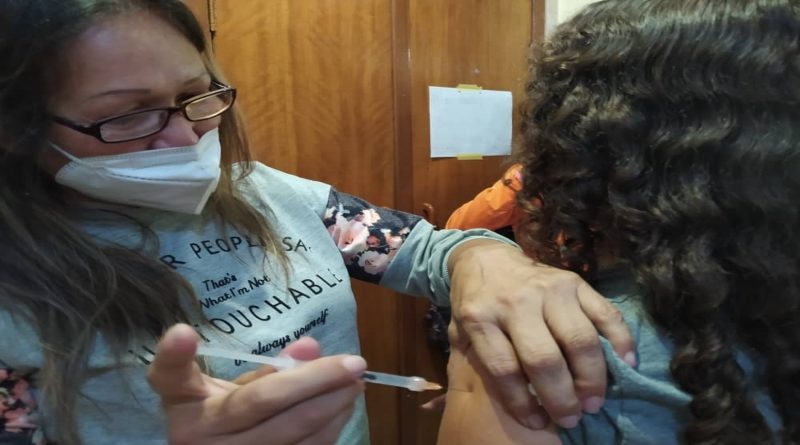 Menores de 12 a 17 años son vacunados contra la COVID-19 en Miranda