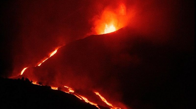 La lava del Cumbre Vieja en La Palma arrasa con 860 hectáreas y obliga a nuevas evacuaciones