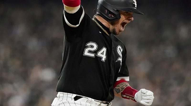 White Sox de Chicago se mantiene con vida al derrotar 12-6 a los Astros de Houston