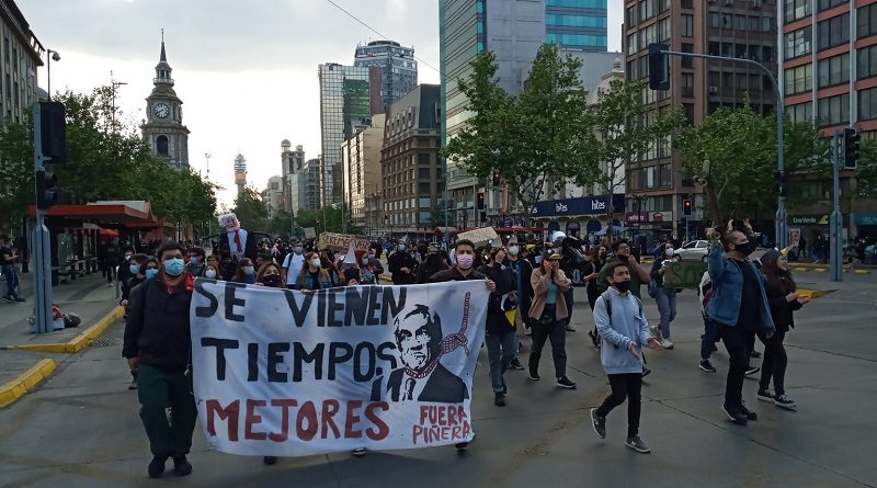 Chilenos protestan en las calles tras la apertura de una investigación a Piñera por los Papeles de Pandora